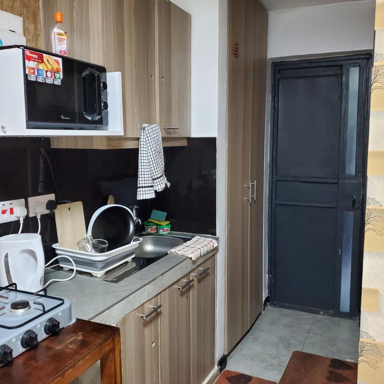 Apartamento Lovely & Cozy Compact Studio Near Airport With Rooftop View Nairobi Exterior foto